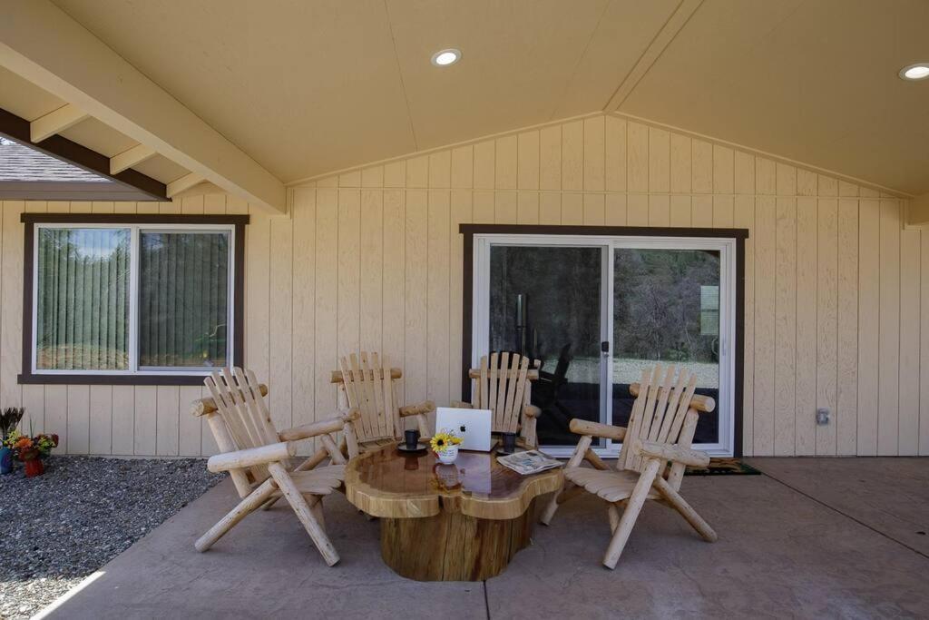 Cozy Cub Cabin, Brand New Home Near Yosemite マリポサ エクステリア 写真