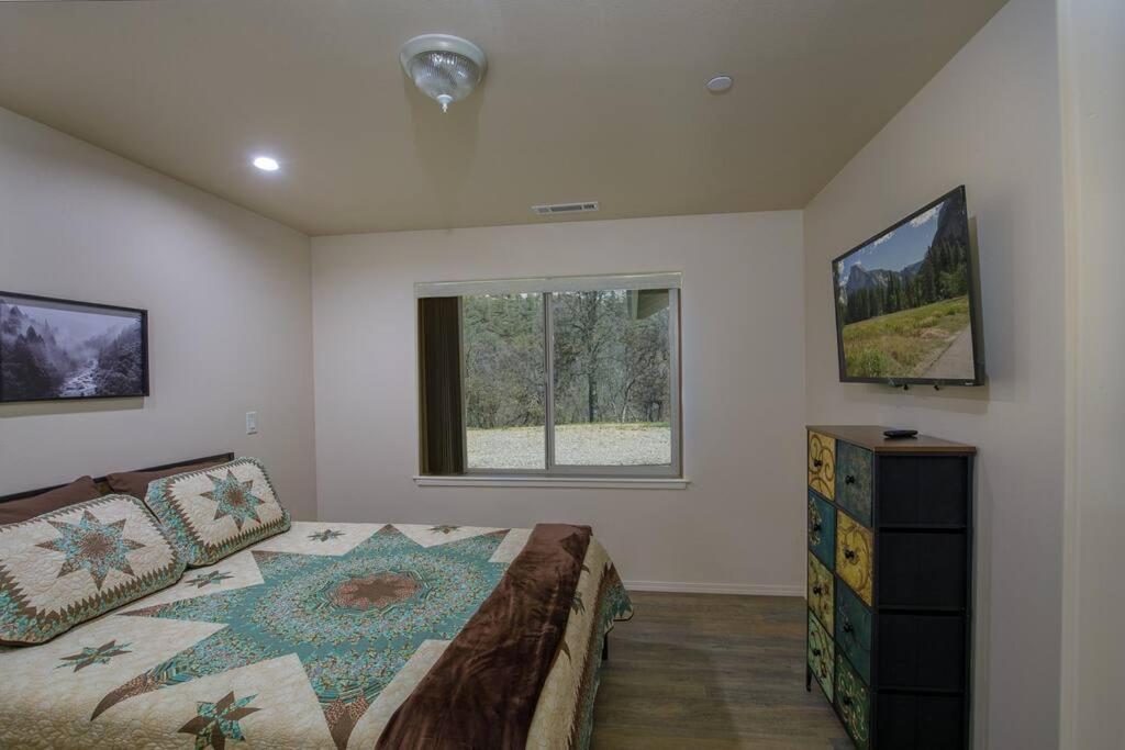 Cozy Cub Cabin, Brand New Home Near Yosemite マリポサ エクステリア 写真