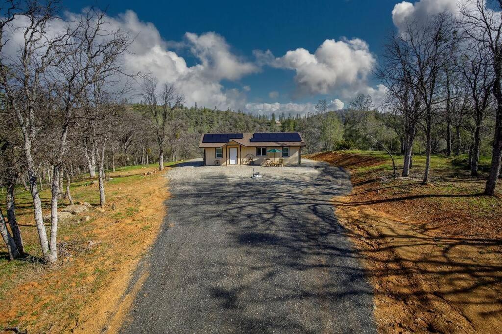 Cozy Cub Cabin, Brand New Home Near Yosemite マリポサ エクステリア 写真