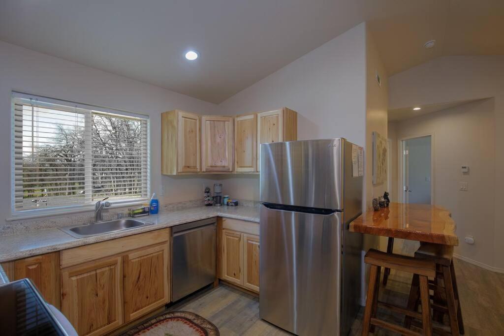 Cozy Cub Cabin, Brand New Home Near Yosemite マリポサ エクステリア 写真