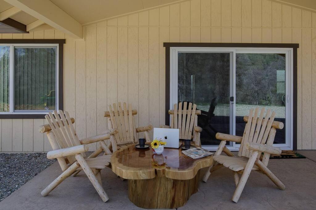 Cozy Cub Cabin, Brand New Home Near Yosemite マリポサ エクステリア 写真